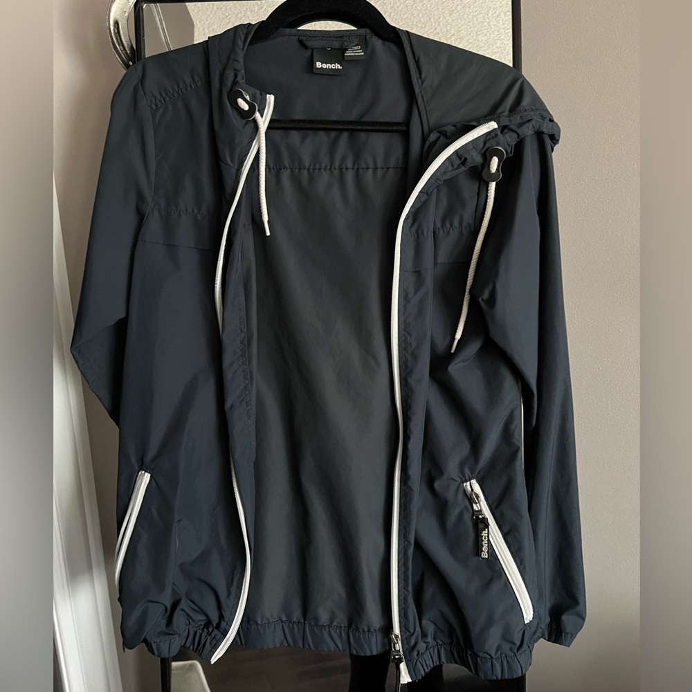 Bench Windbreaker